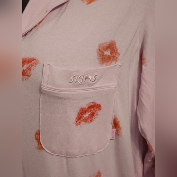 Skims Long Sleeve Sleep Top Cherry Blossom Lipstick Size XS (Top Only) - Picture 3 of 7